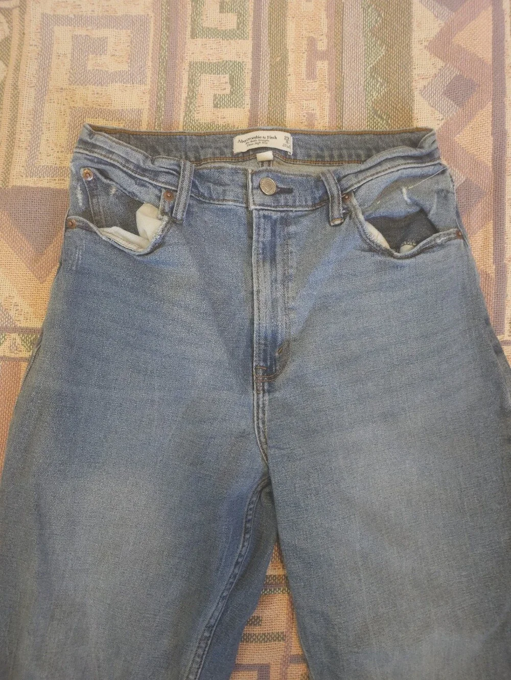 Abercrombie & Fitch Ultra High Rise Ankle Straight Distressed Jeans 29 Regular